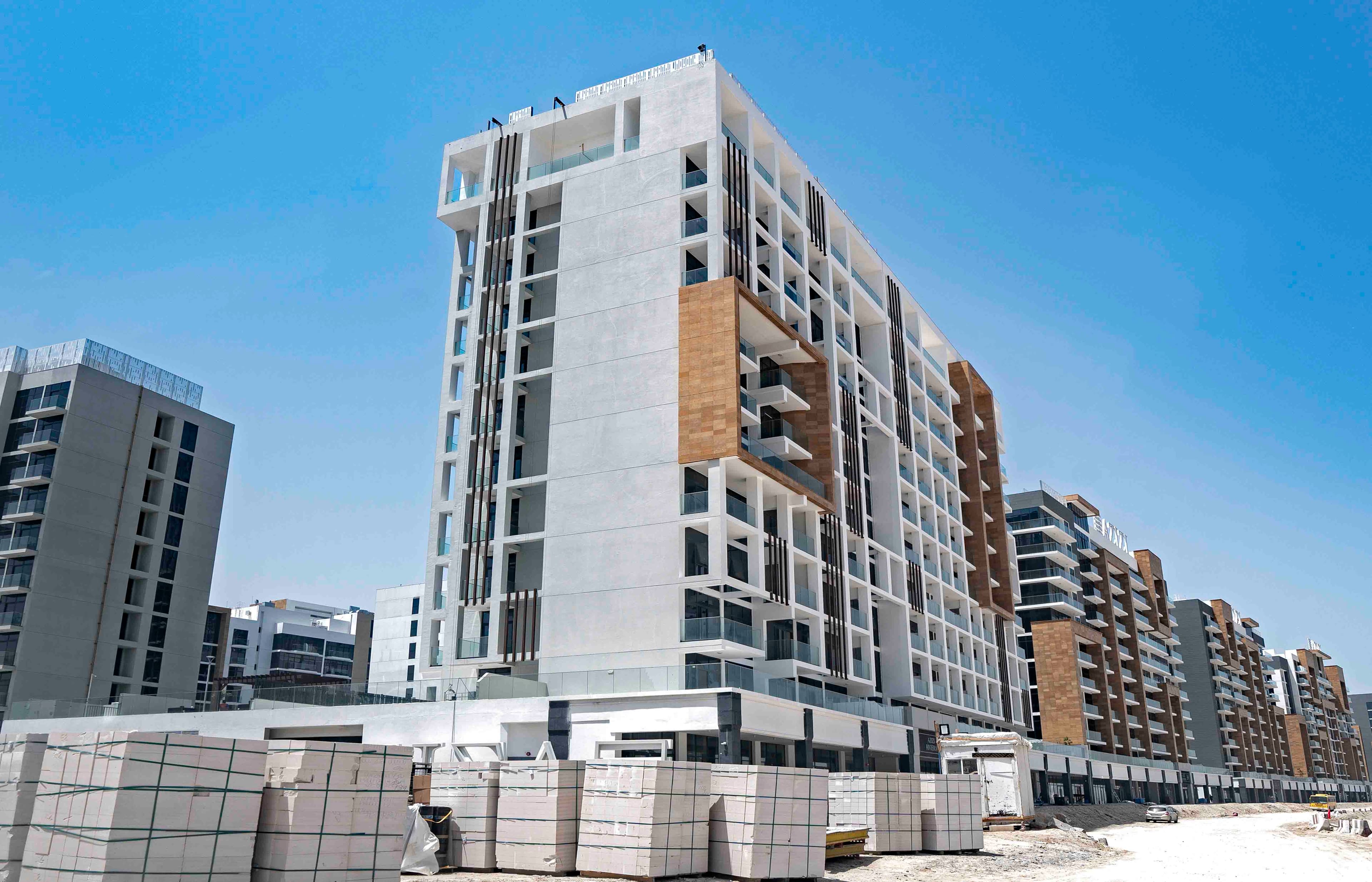 1715773077568985409-2