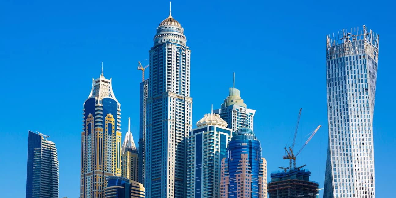 Emirates-Crown-14.jpg-3