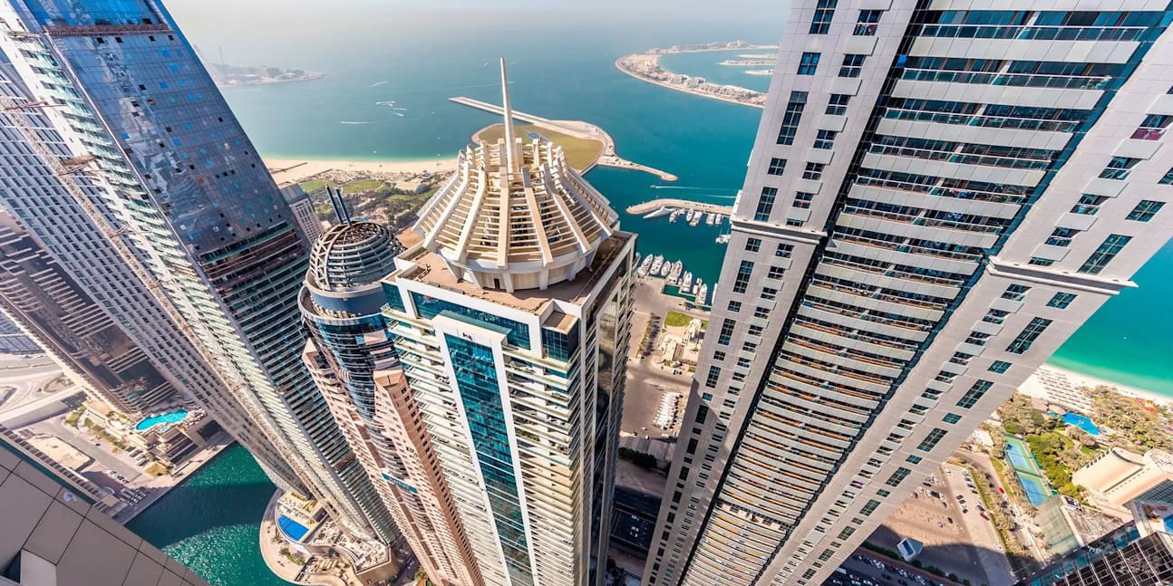 Emirates-Crown-15.jpg-2