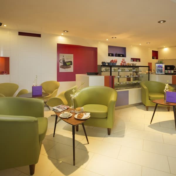 Lobby_Coffee_Shop_(Shoko)_R-2