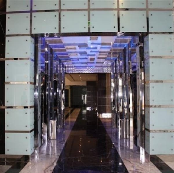 The_Prism__Business_Bay_-_Elevators1385639070-l-3