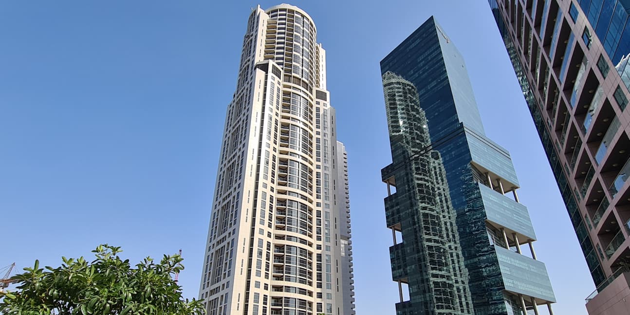 jlt-cluster-y_kJROP_xl (1)-1