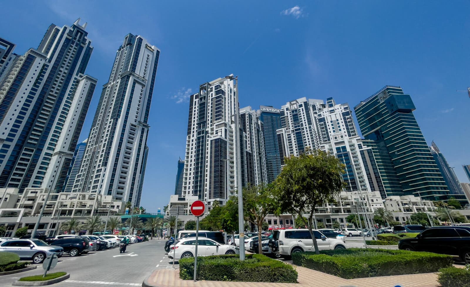 Executive Tower B image 1
