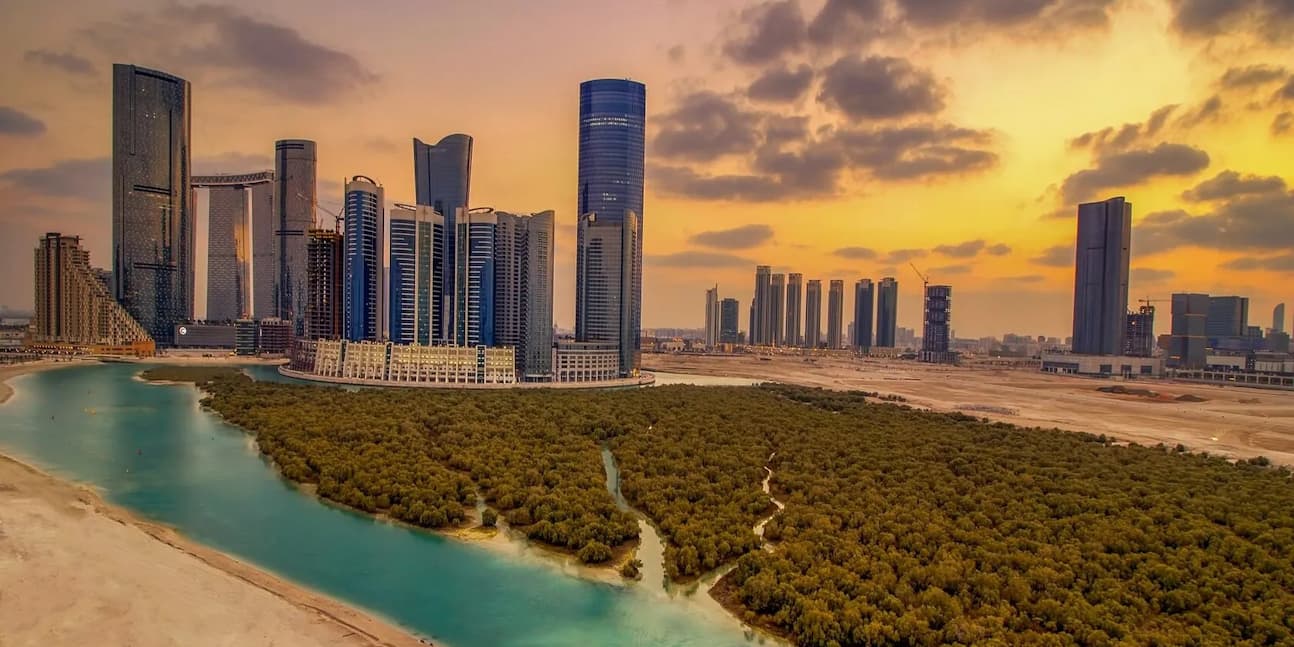 65b8ae9b3af43cf735dabd76_64e865e331cc23753bf90a46_649eddcf8c6e79defe2951f6_6491b857083a875db7a507fb_1920px-Al_reem_islan-4